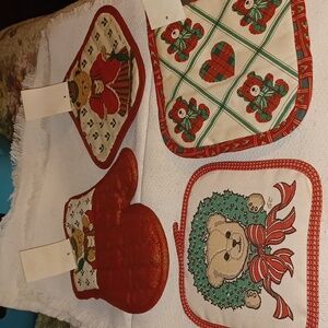 Vintage Christmas Decor Pot Holders